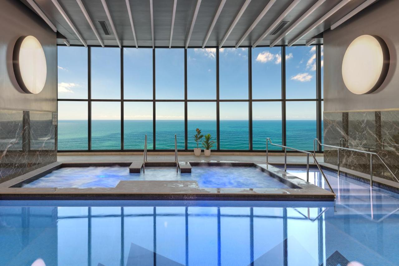 Meriton Suites Surfers Paradise Gold Coast Extérieur photo The Sea Spa at the Atlantis Paradise Island