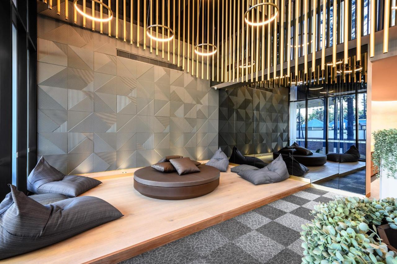 Meriton Suites Surfers Paradise Gold Coast Extérieur photo The interior of the building