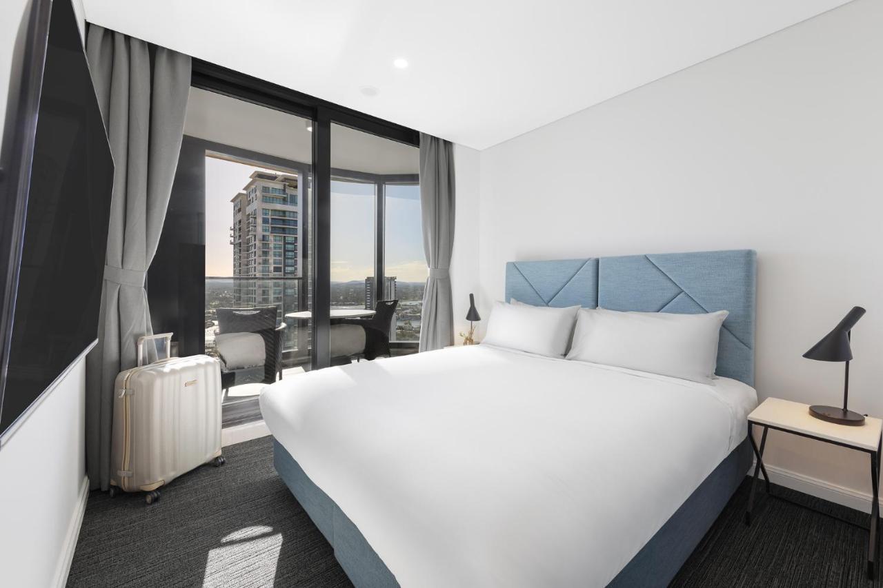 Meriton Suites Surfers Paradise Gold Coast Extérieur photo A room at the hotel