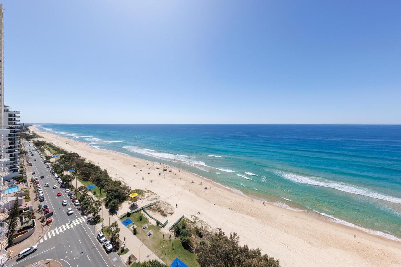 Meriton Suites Surfers Paradise Gold Coast Extérieur photo The beach at the resort