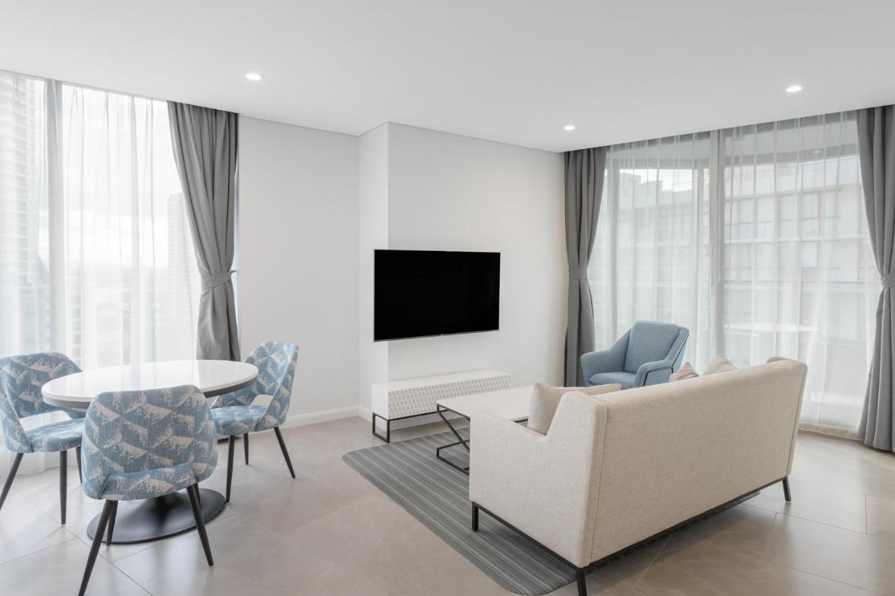 Meriton Suites Surfers Paradise Gold Coast Extérieur photo A living room in a modern apartment