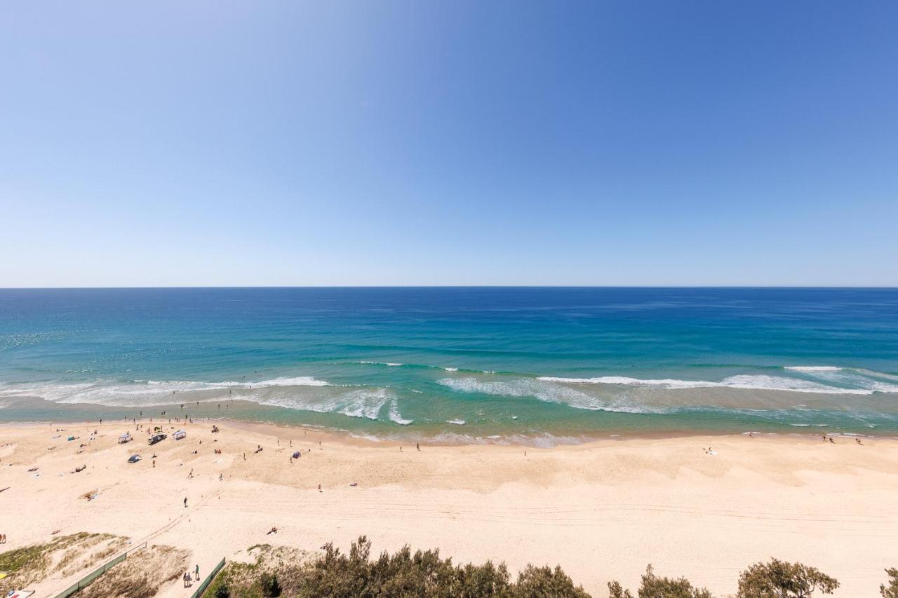 Meriton Suites Surfers Paradise Gold Coast Extérieur photo The beach at Cabo Mondego.