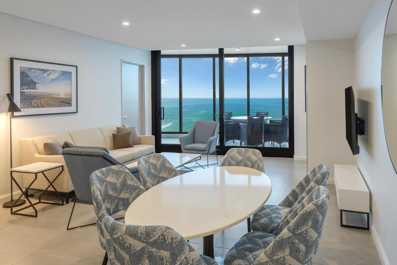 Meriton Suites Surfers Paradise Gold Coast Extérieur photo A living room in a modern apartment