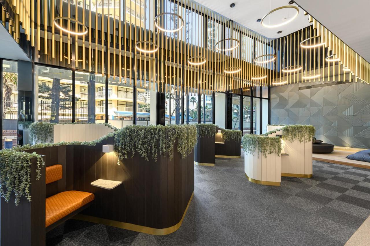 Meriton Suites Surfers Paradise Gold Coast Extérieur photo The reception area of the hotel