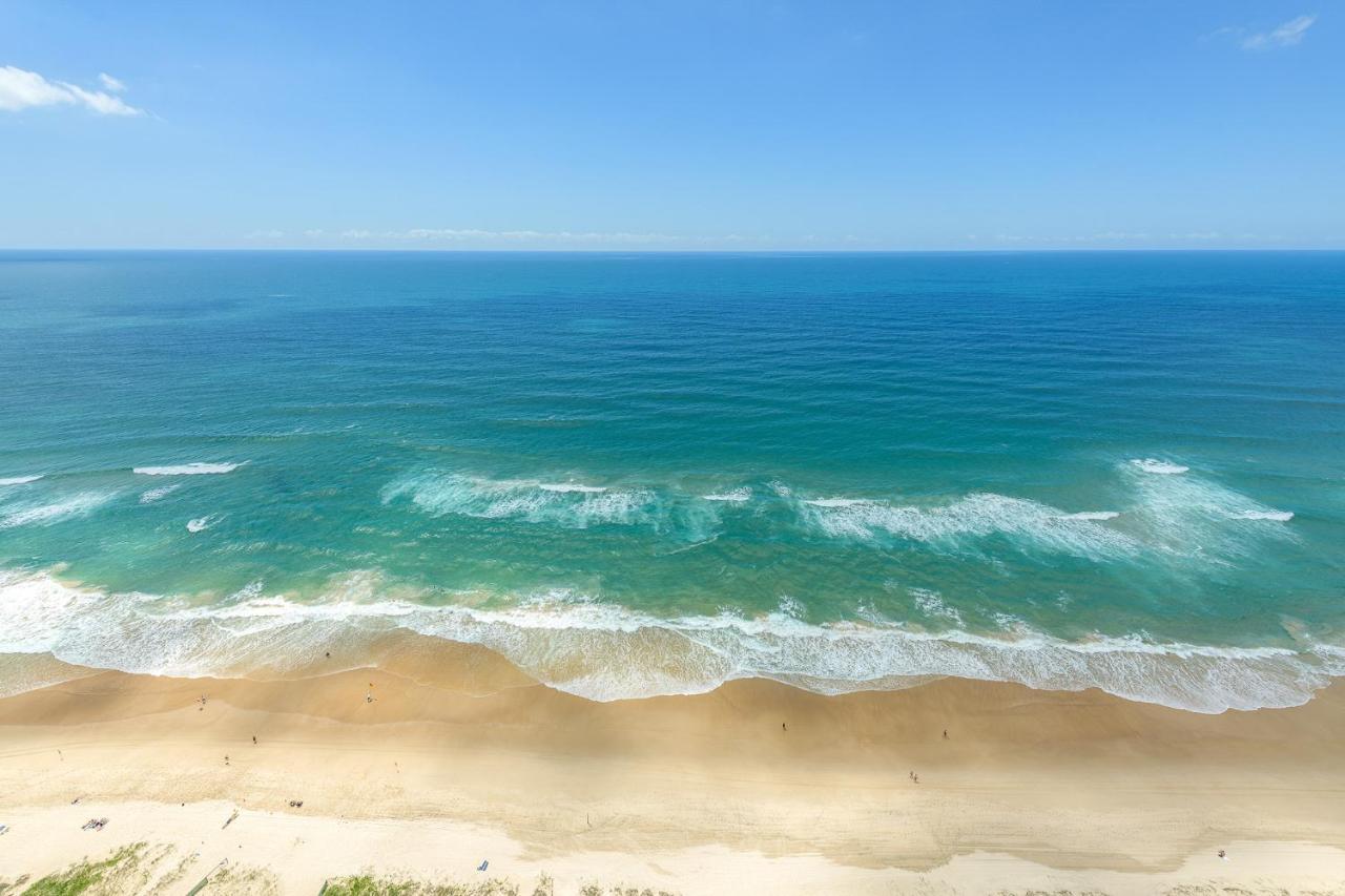 Meriton Suites Surfers Paradise Gold Coast Extérieur photo The beach at the resort