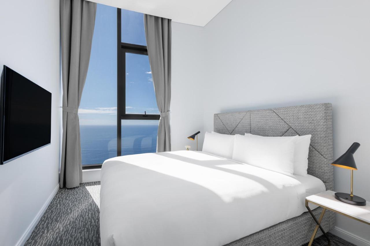 Meriton Suites Surfers Paradise Gold Coast Extérieur photo A bedroom at the hotel